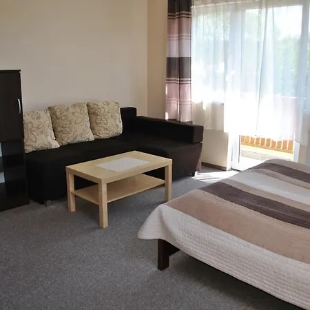 Krzywy W Ostrowie Morza Brzeg